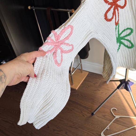 moon & madison Multicolor Floral Knit Sweater - Picture 5 of 8